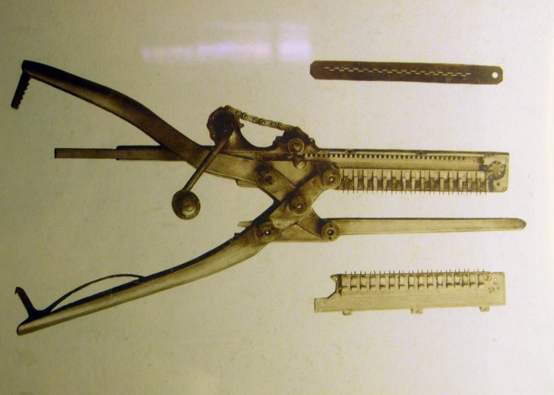 VitrineSemmelweisMuseumBudapest2006-007